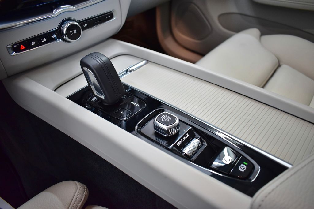 Volvo XC60 Momentum Pro