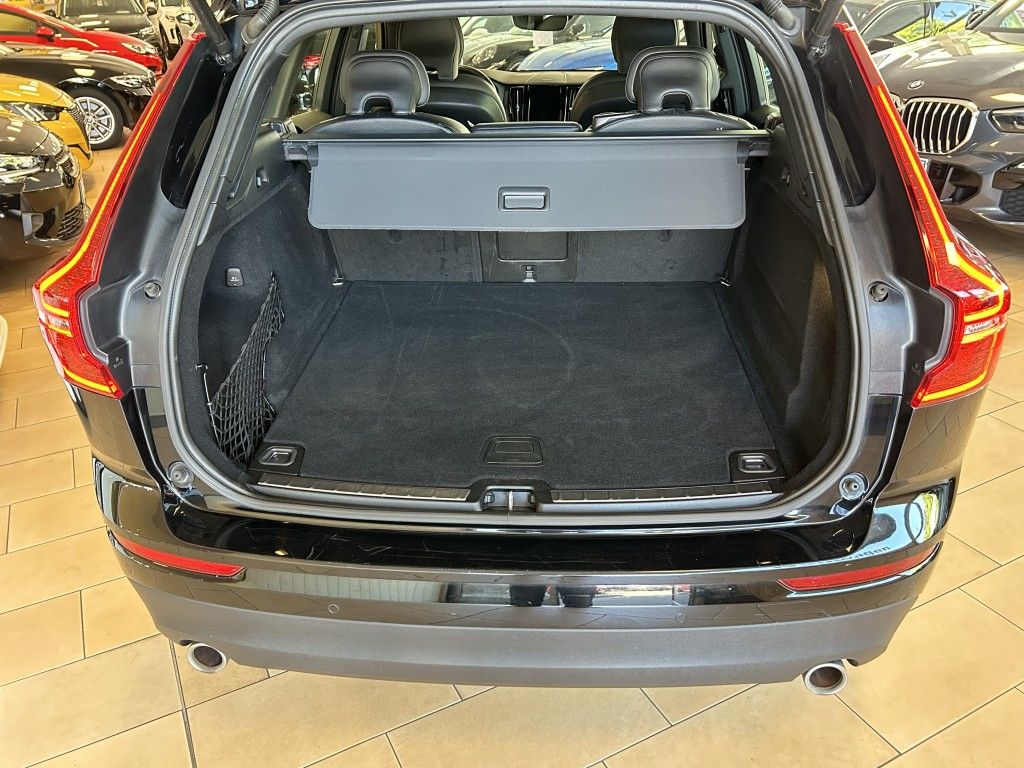 Volvo XC60 Momentum Pro AWD Pano