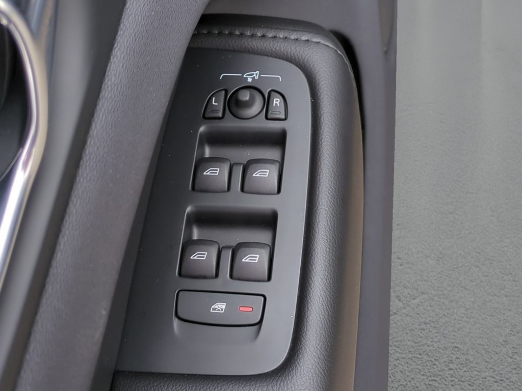 Volvo XC60 B4 2WD Geartronic Momentum Pro