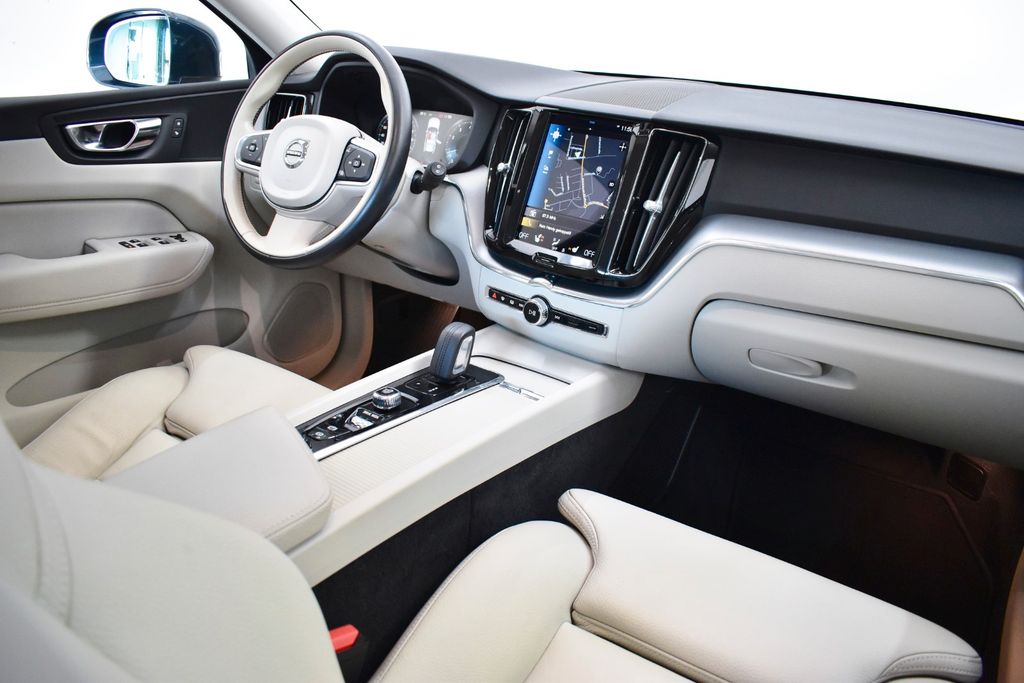 Volvo XC60 Momentum Pro