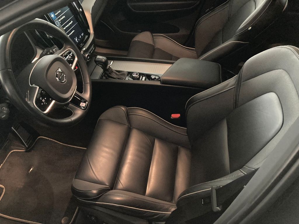 Volvo XC60 T6 R-Design AWD