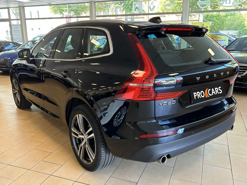 Volvo XC60 Momentum Pro AWD Pano