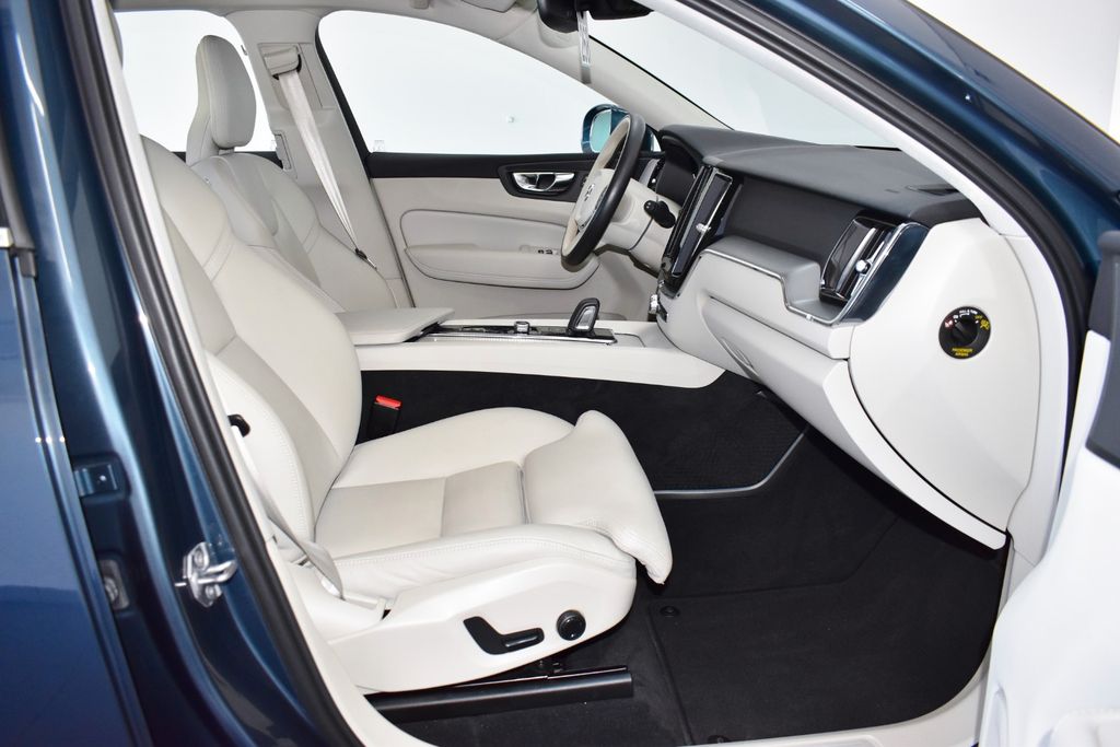 Volvo XC60 Momentum Pro