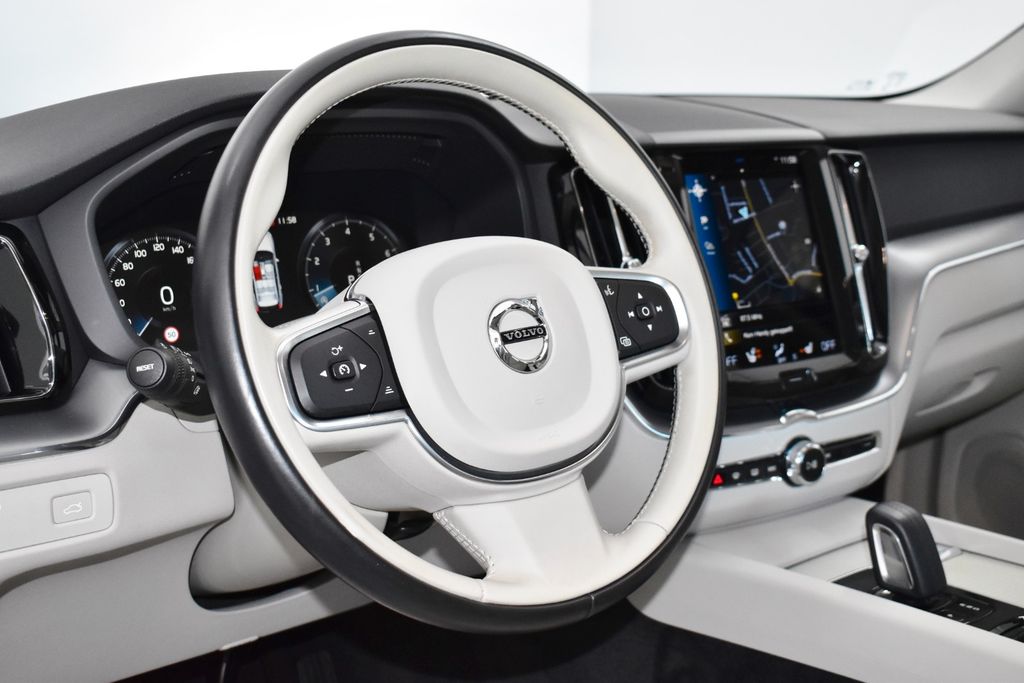 Volvo XC60 Momentum Pro