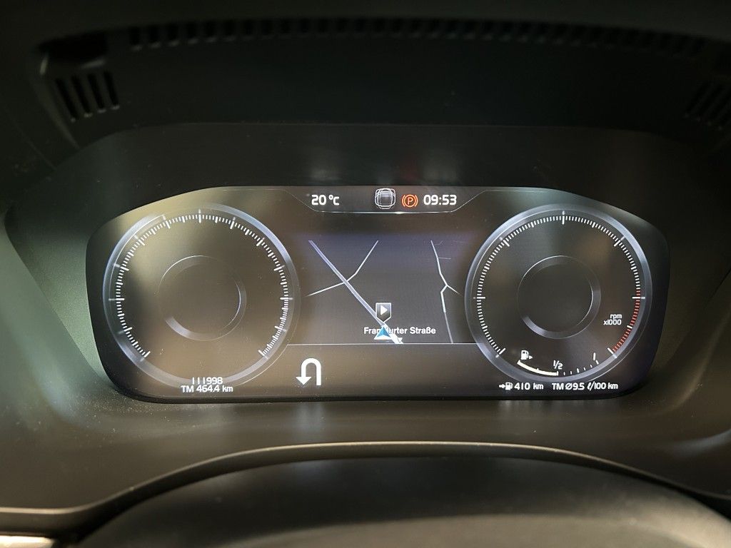 Volvo XC60 Momentum Pro AWD Pano