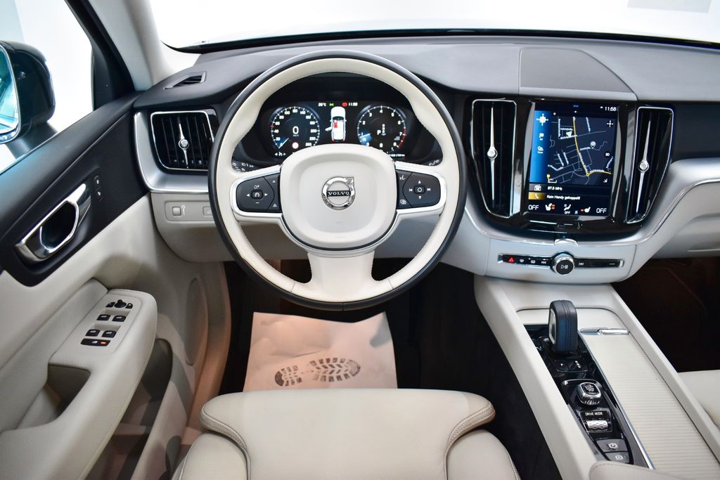 Volvo XC60 Momentum Pro