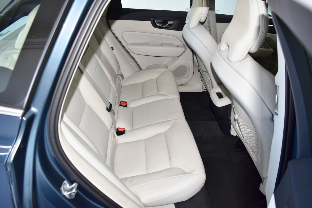 Volvo XC60 Momentum Pro