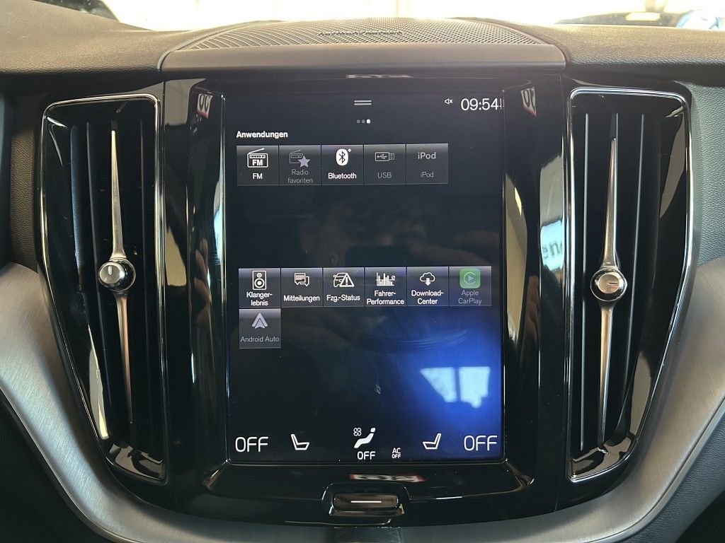 Volvo XC60 Momentum Pro AWD Pano