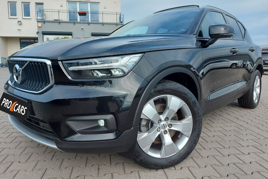 Volvo XC40 Momentum Pro AWD AUTO