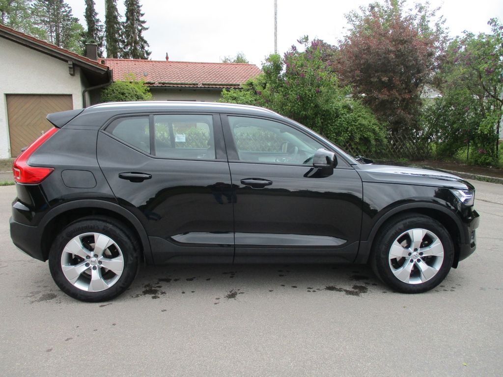 Volvo XC40 Momentum Pro