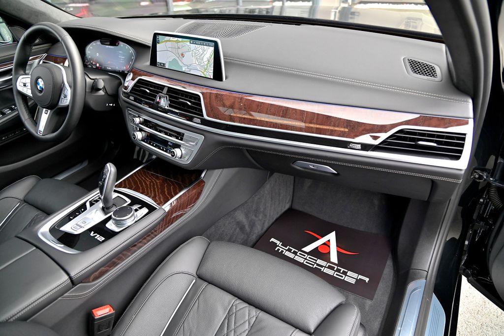 BMW 760Li xDrive Executive Lounge