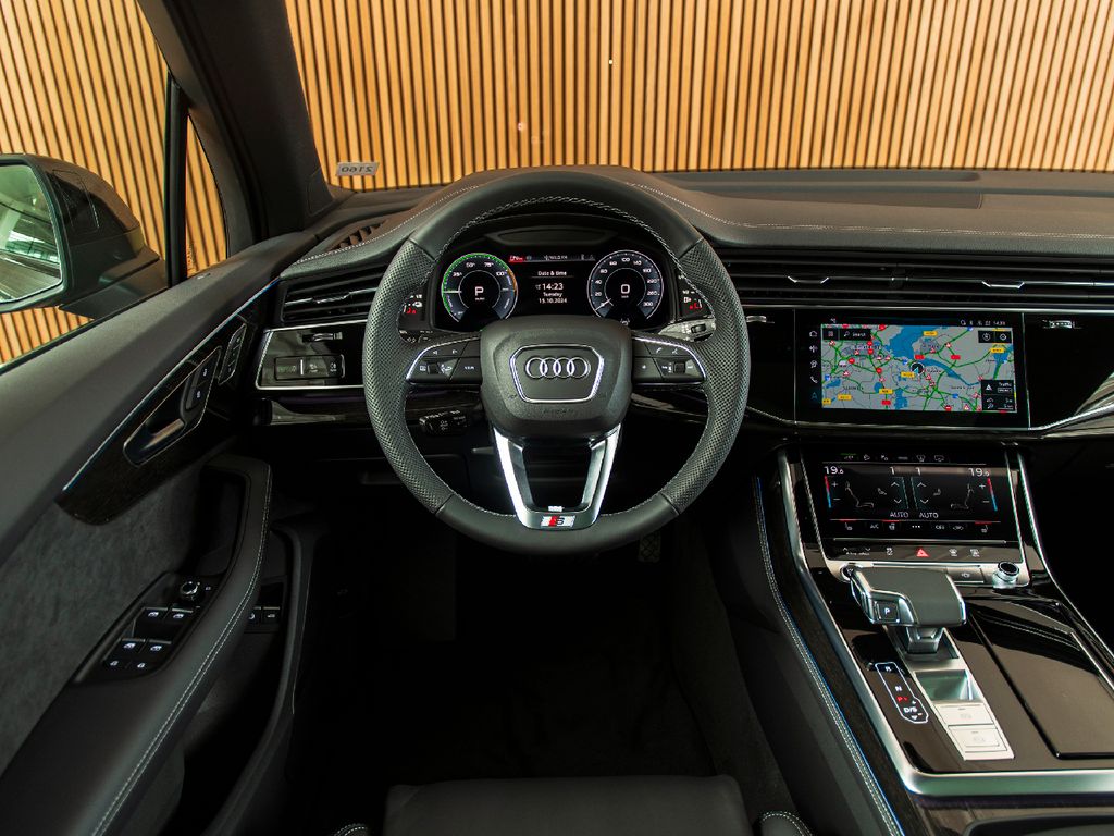 Audi Q7 55 TFSI-e Quattro S-Line 22"