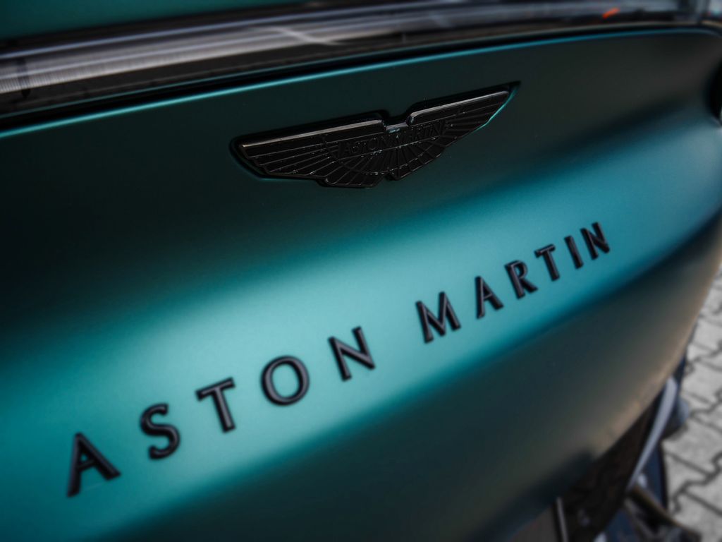 Aston Martin DBX Satin AM Racing Green