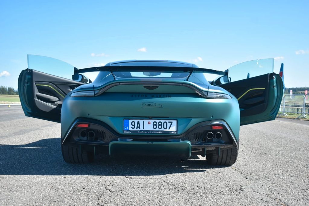 Aston Martin V8 Vantage 4.0