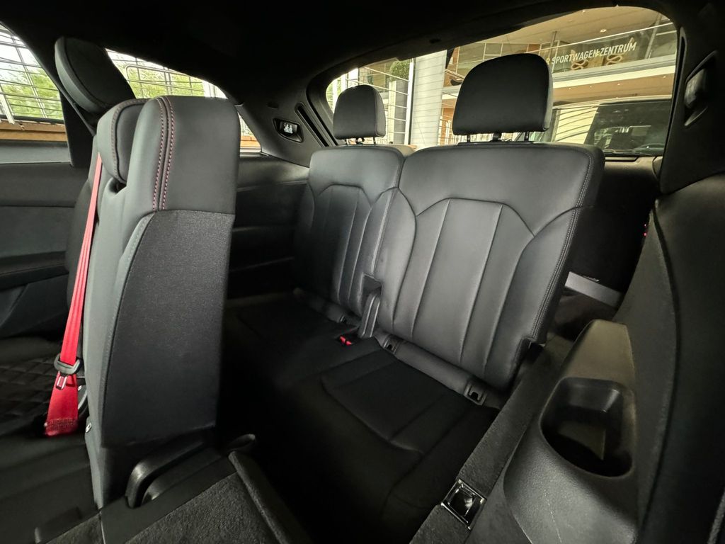 Audi Q7 50 TDI Quattro S-line 7Seats