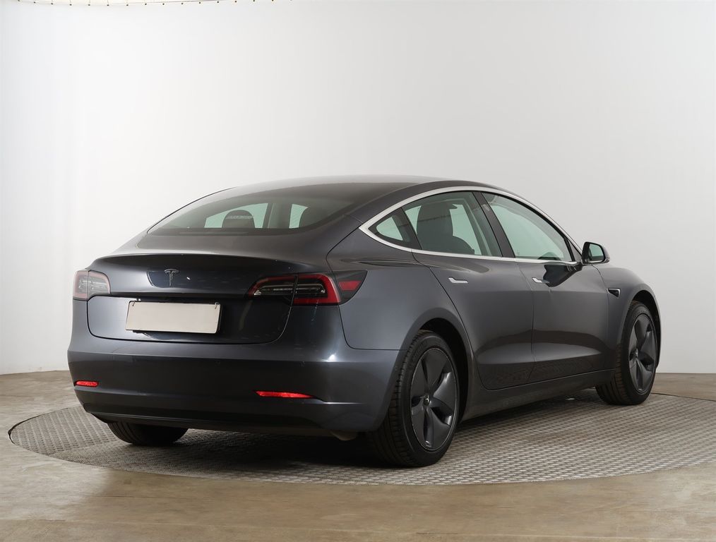 Tesla Model 3 Std Range Plus