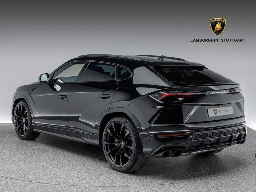 Lamborghini Urus Black