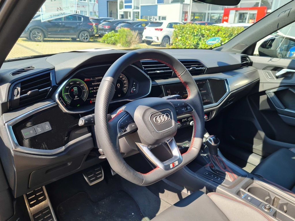 Audi Q3 45 TFSI-e S line