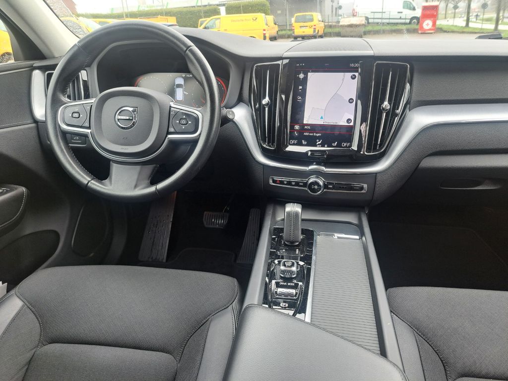 Volvo XC60 Momentum Pro