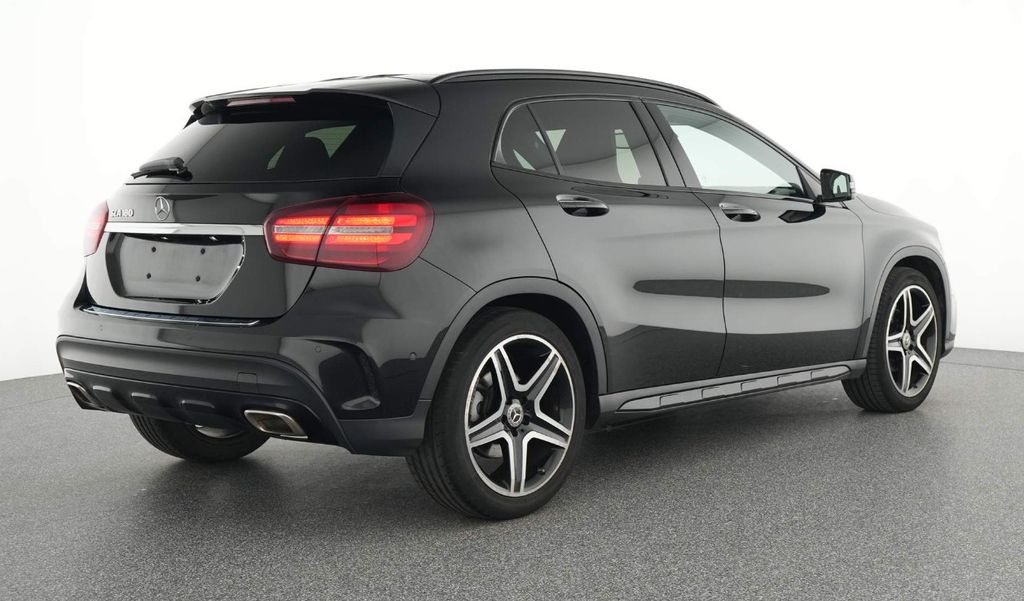 Mercedes-Benz GLA 180 AMG