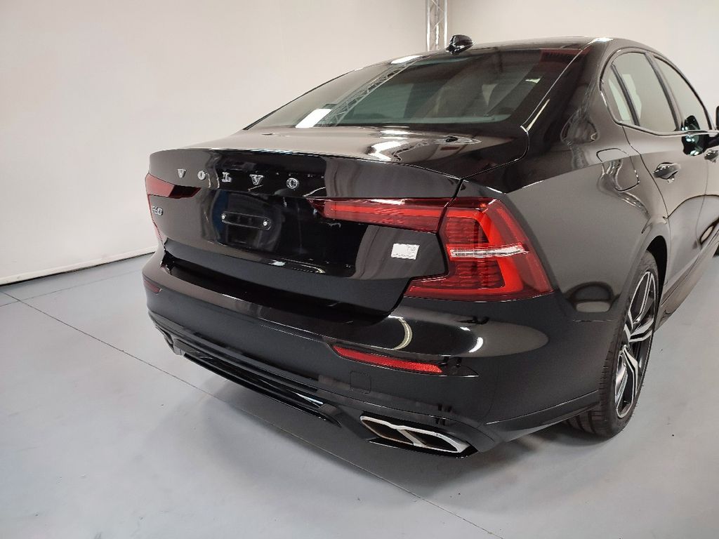 Volvo S60 T8 R Design Recharge Plug-In Hybrid AWD