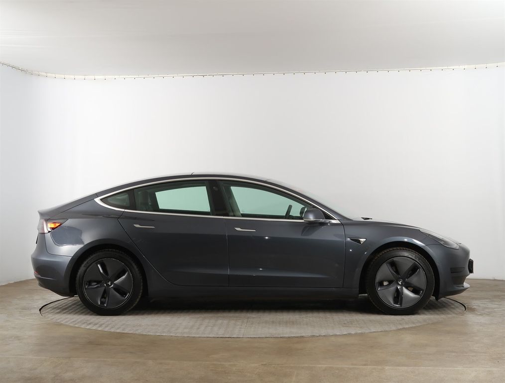 Tesla Model 3 Std Range Plus