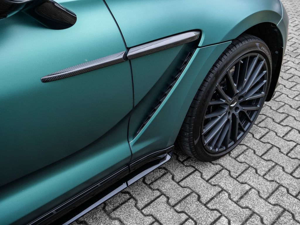 Aston Martin DBX Satin AM Racing Green