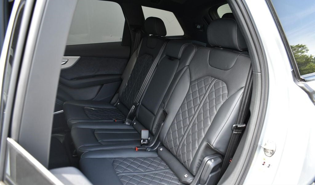 Audi Q7 S-LINE TDI (7 Seater)